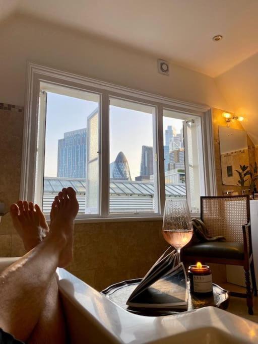 Three-Storey, Renovated 1890S Heritage Home In Spitalfields Market ลอนดอน ภายนอก รูปภาพ